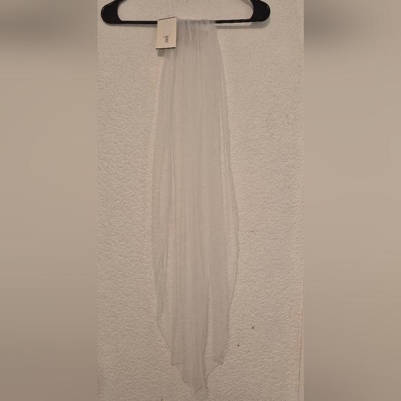 David\'s Bridal White Hair Veil